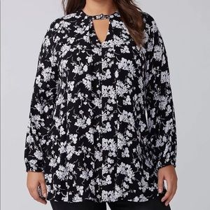 Lane Bryant black and white flower top w/ Pockets